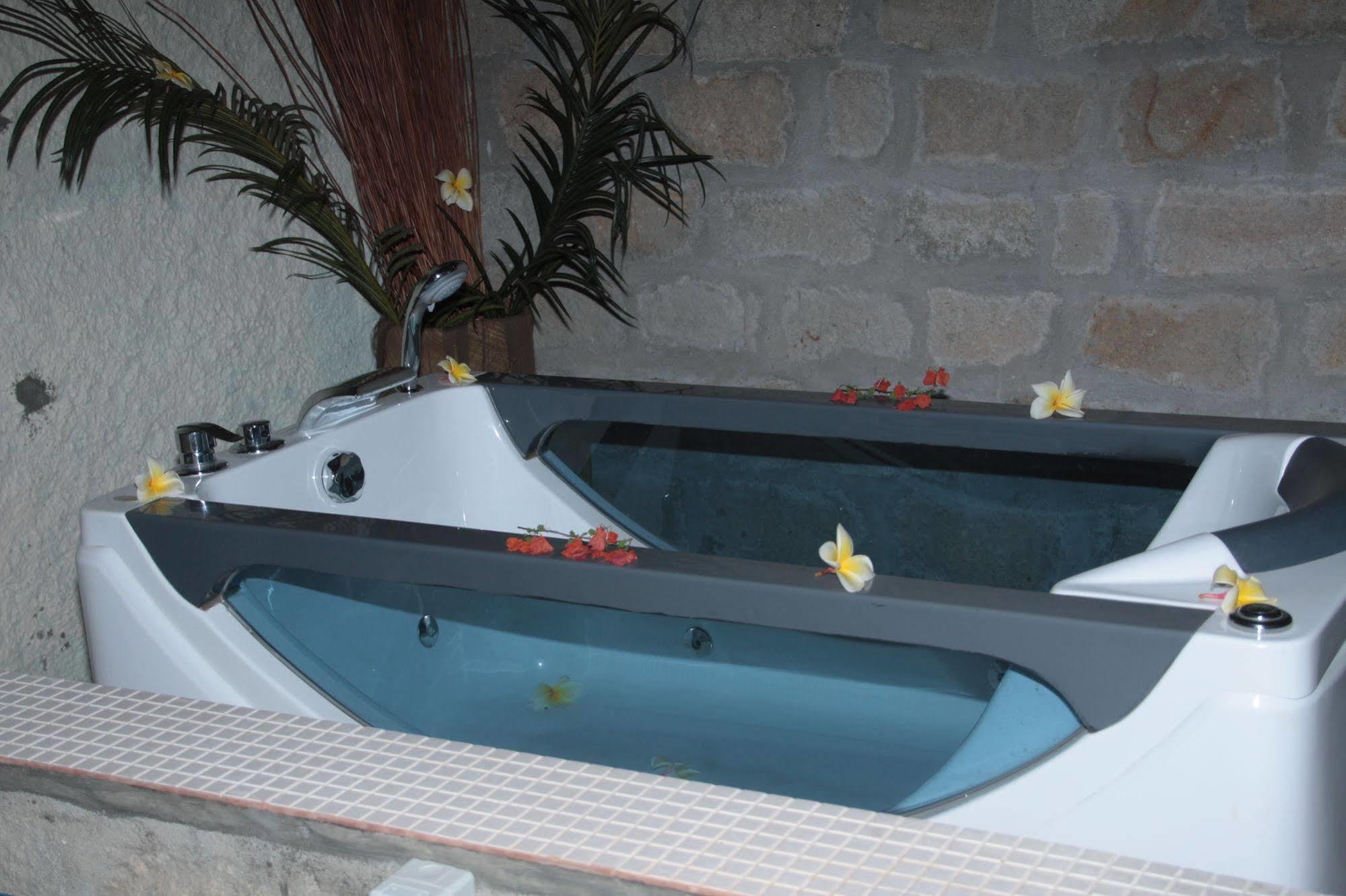 Nosy Be Hotel & Spa Ambaro Exterior foto